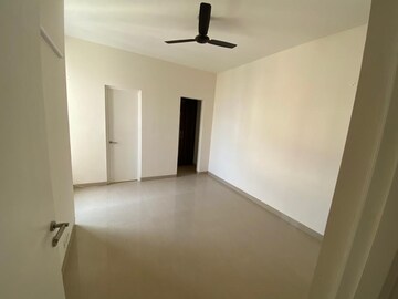 Room in 2 BHK Apartment at Emaar Emerald Estate, Sector 65 – for Rent