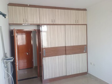 Room in 3 BHK Apartment at Mansarovar – for Rent