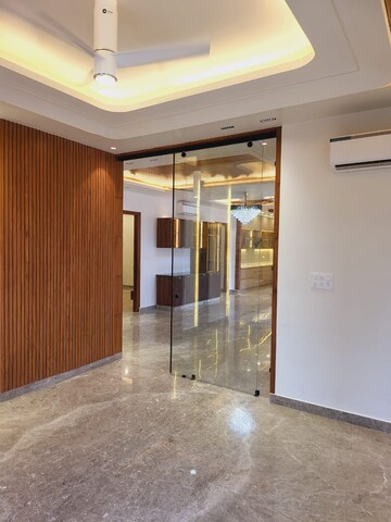 Room in 3 BHK Builder Floor at Sector 15 – for Rent