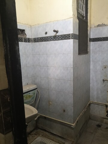 Master Bedroom in 2 BHK Builder Floor at Shalimar Apartments Shalimar Garden, Shalimar Garden – for Sale