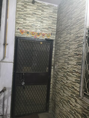 Bathroom in 2 BHK Builder Floor at Shalimar Apartments Shalimar Garden, Shalimar Garden – for Sale