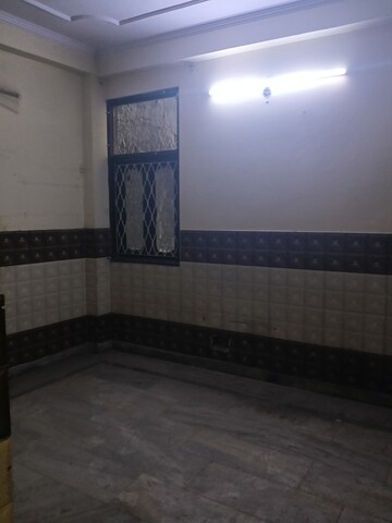 Room in 2 BHK Builder Floor at Shalimar Apartments Shalimar Garden, Shalimar Garden – for Sale