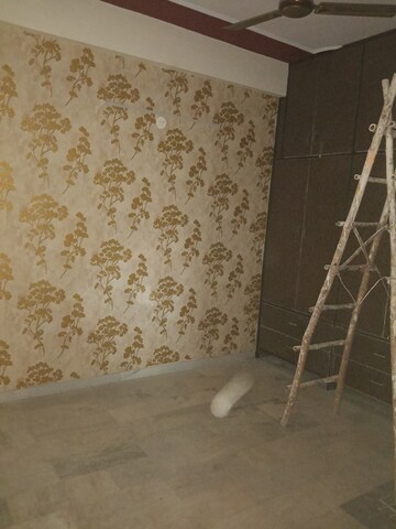 Bathroom in 2 BHK Builder Floor at Shalimar Apartments Shalimar Garden, Shalimar Garden – for Sale