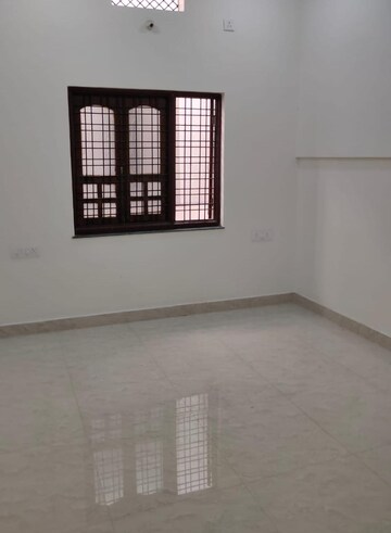 Room in 2.5 BHK Apartment at Lakdawala Maria Annex, Sion East – for Rent