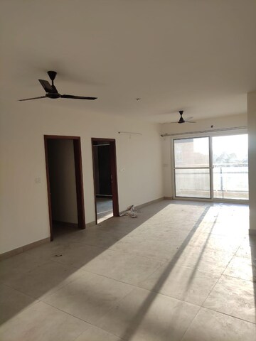 Room in 3 BHK Apartment at Mahaveer Ranches, Hosa Road – for Rent