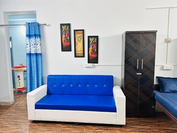 Room in  Pg at Akota – for Rent