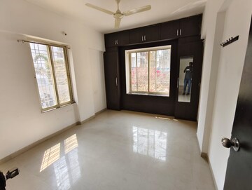 Room in 2 BHK Apartment at Matrix Alfa 1, Kharadi – for Rent