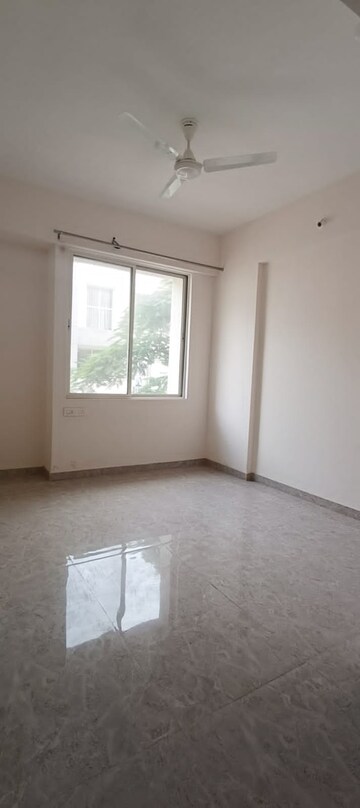 Room in 2 BHK Apartment at Goel Ganga Altus, Kharadi – for Rent