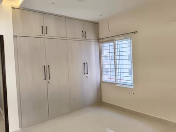 Room in 4 BHK Apartment at Aurobindo Kohinoor, Serilingampally – for Rent