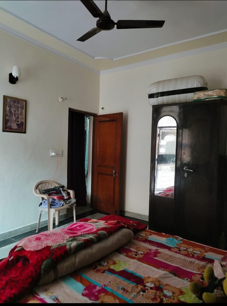 Bedroom, sector 19 6+ Bedroom 180 Sq.Yd. Independent House In Sector 19 Faridabad 8199456
