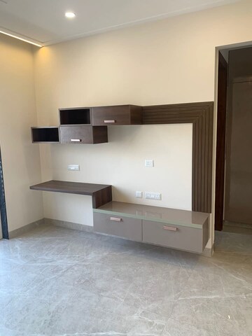 Room in 4 BHK Apartment at M3M Golf Hills, Sector 79 – for Sale