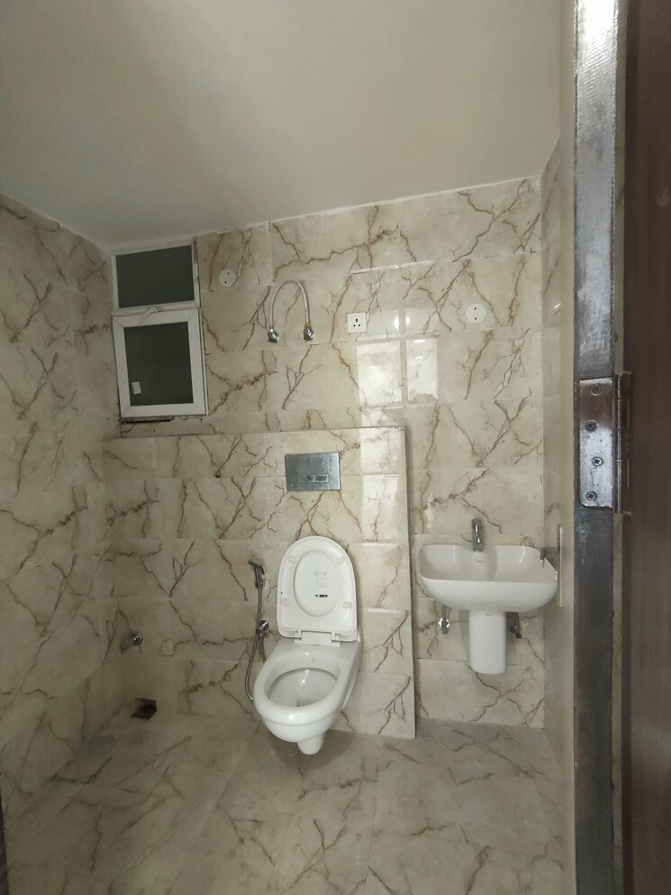 Bathroom, motiaz-royal-citi 4 Bedroom 3450 Sq.Ft. Penthouse In Ambala Highway Zirakpur 8199520