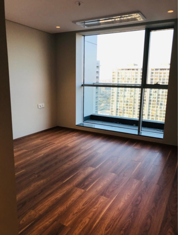Room in 3.5 BHK Apartment at Panchshil Towers, Kharadi – for Rent