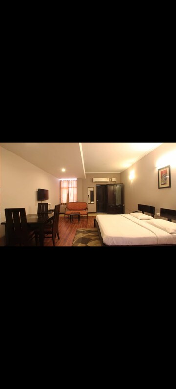 Bedroom in 6+ BHK Villa at DLF City Phase IV, Dlf Phase iv – for Sale