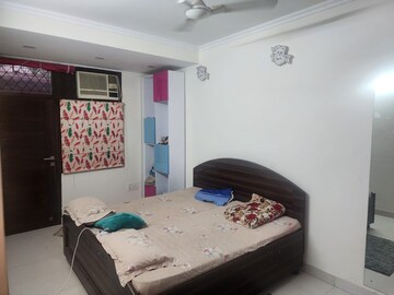 Bedroom in 2.5 BHK Builder Floor at DLF Pink Town House, Dlf City Phase 3 – for Rent