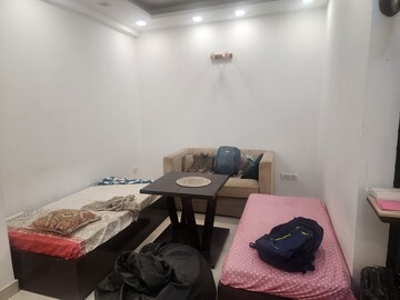 Master Bedroom in 2.5 BHK Builder Floor at DLF Pink Town House, Dlf City Phase 3 – for Rent