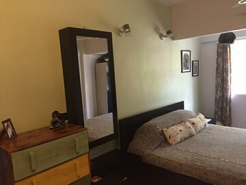 Bedroom in 2 BHK Apartment at Khar West – for Rent