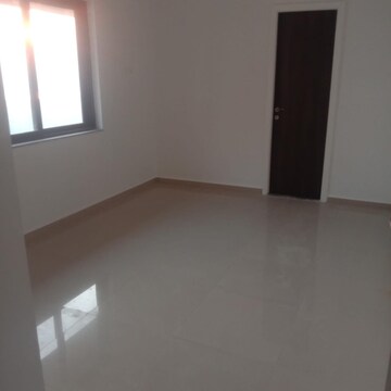Room in 2 BHK Apartment at Suncity Souvenir, Jamil Nagar – for Rent