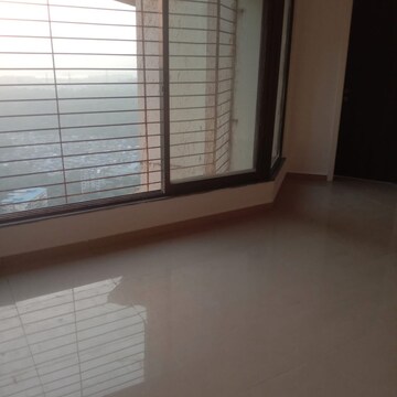 Room in 2 BHK Apartment at Suncity Souvenir, Jamil Nagar – for Rent