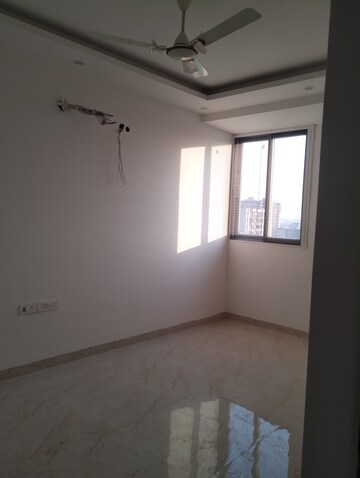 Room in 3 BHK Apartment at Vaish CHS, Sector 45 – for Sale