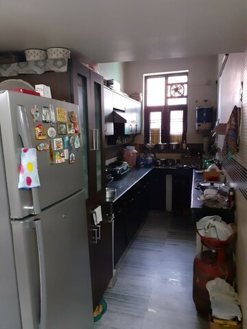 Parking in 3 BHK Builder Floor at Sector 28 – for Rent