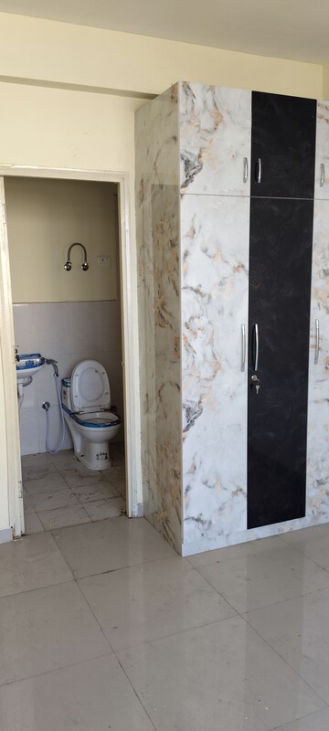 2 BHK Apartment For Rent in Pyramid Elite, Sector 86