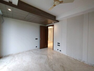 Room in 4 BHK Builder Floor at Dlf Phase I – for Sale