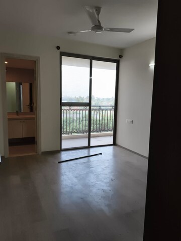 Room in 3.5 BHK Apartment at Hiranandani Cypress, Devanahalli – for Rent