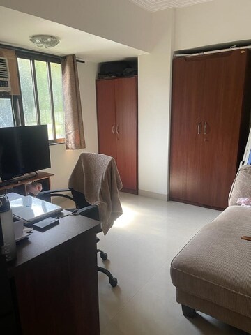 Team Area in 2 BHK Apartment at Bandra West – for Rent