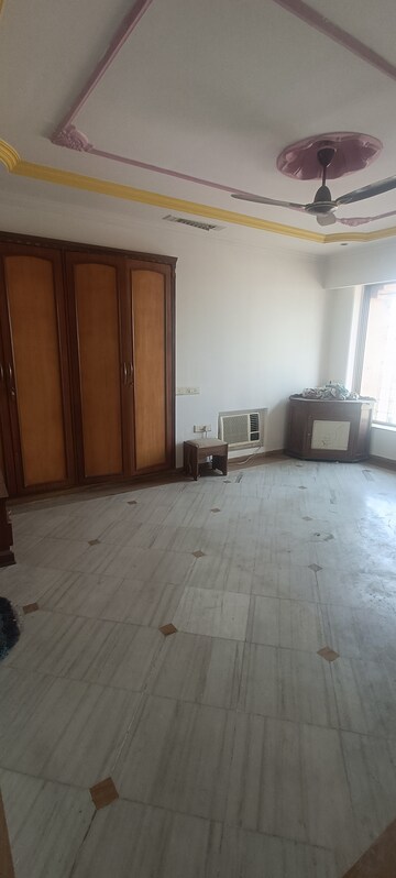 Room in 3 BHK Apartment at Rajvilas Hawa Mahal Chs, Manpada – for Rent