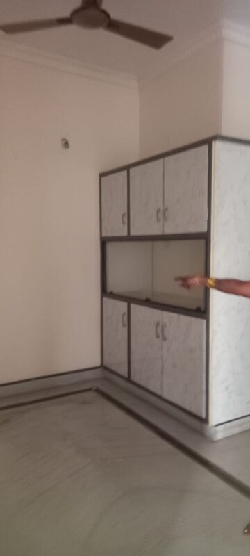 Furnished Amenities in 3 BHK Builder Floor at Kothapet – for Rent