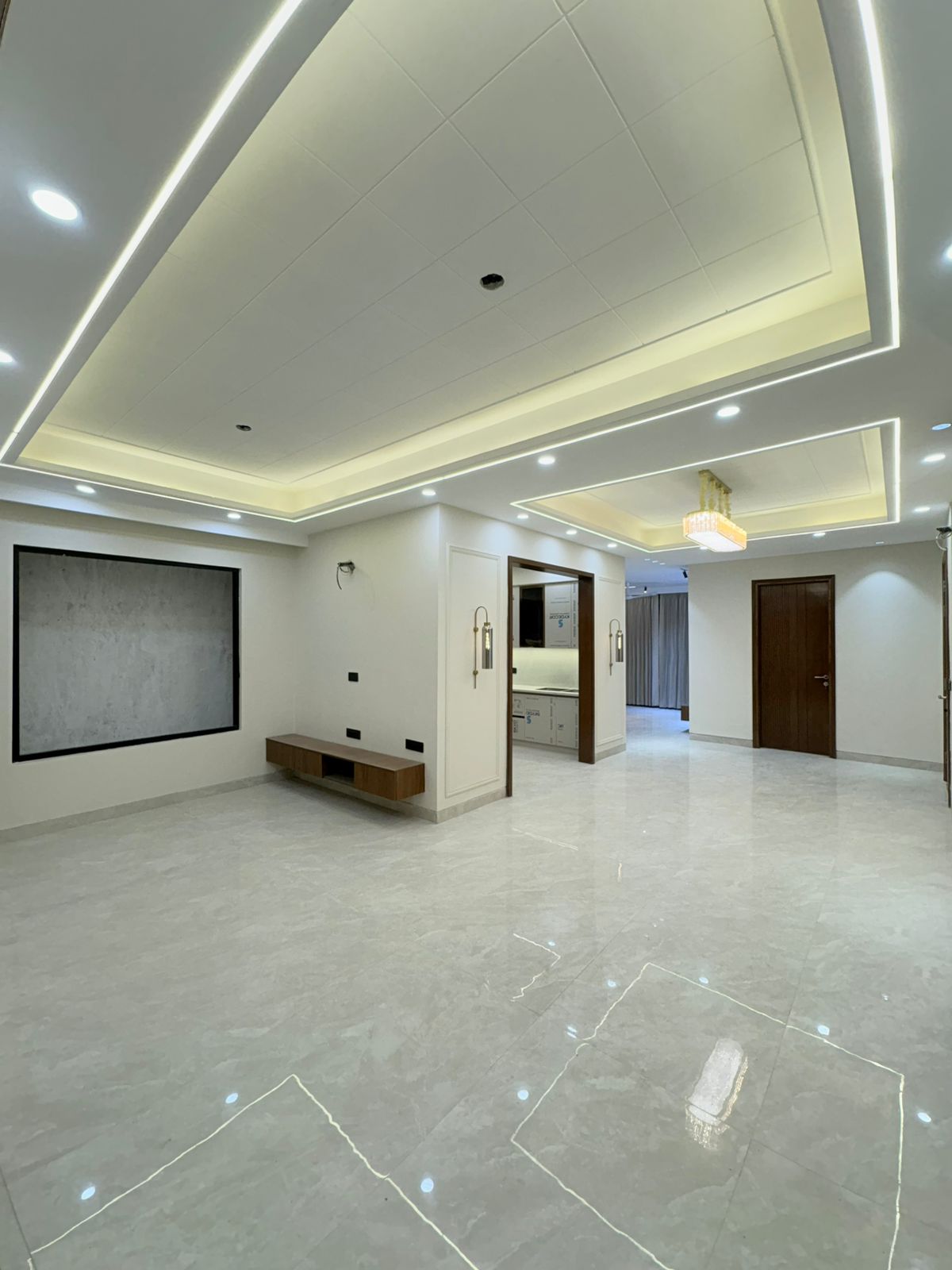 4 BHK + Pooja Room,Servant Room,Extra Room 270 Sq.Yd. Builder Floor in Ansal Versalia Avante