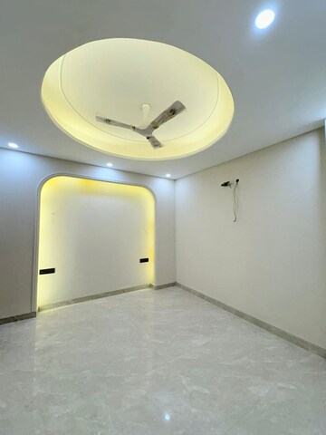 Room in 4 BHK Builder Floor at Ansal Versalia Avante, Sector 67a – for Sale