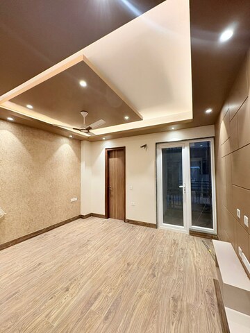 Room in 4 BHK Builder Floor at Ansal Versalia Avante, Sector 67a – for Sale