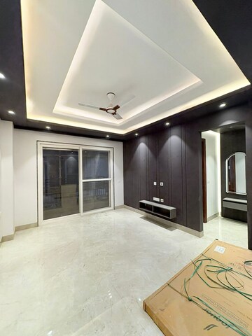 Room in 4 BHK Builder Floor at Ansal Versalia Avante, Sector 67a – for Sale