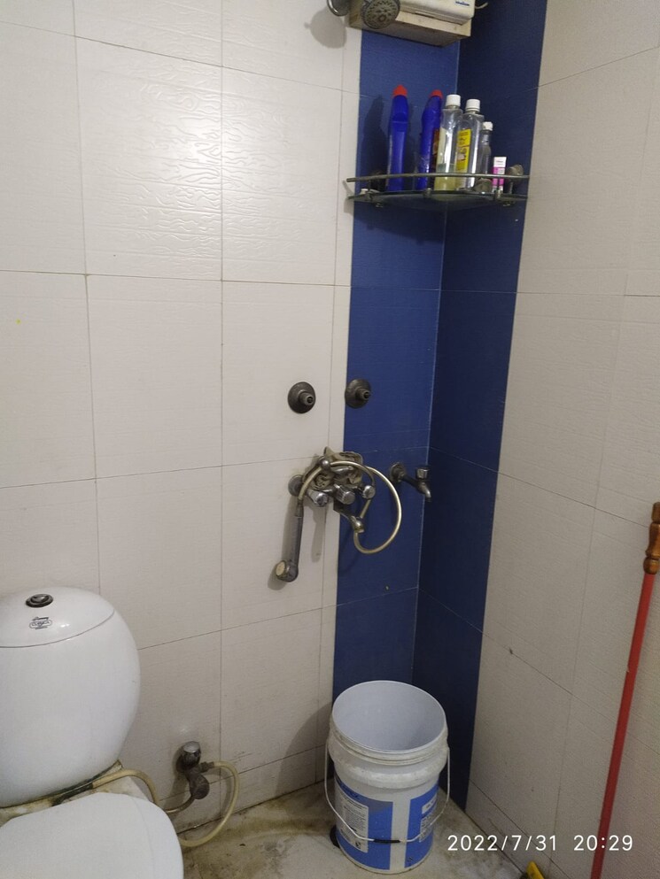 Bathroom, sector 12 dwarka 3 Bedroom 1450 Sq.Ft. Apartment In Sector 12 Dwarka Delhi 8199929