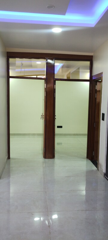 Room in 2 BHK Builder Floor at RWA Apartments Sector 20, Sector 20 – for Rent