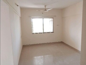 Room in 2 BHK Apartment at B.U.Bhandari Everglade, Kharadi – for Rent