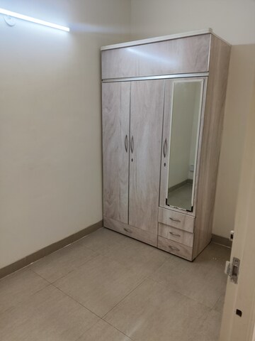 Room in 3 BHK Apartment at Emaar Emerald Estate, Sector 65 – for Rent
