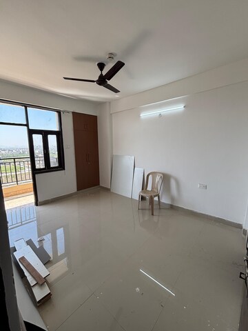 Room in 3 BHK Apartment at Sanchar Nest Palm Heights, Wave City – for Rent