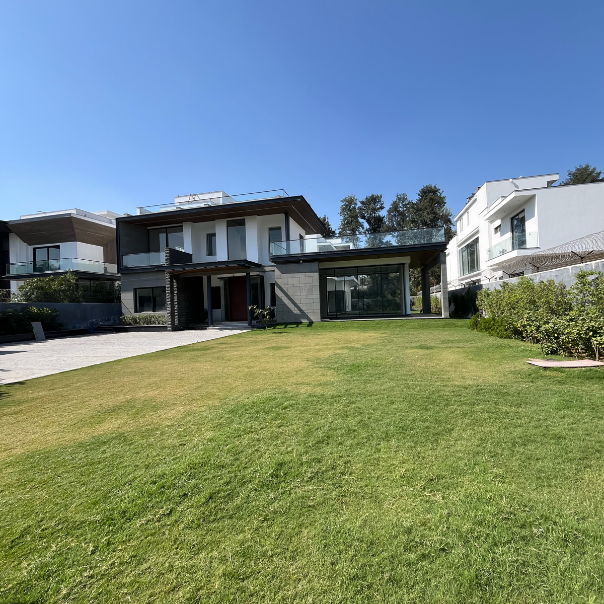 6 BHK + Pooja Room,Servant Room,Study Room Villa For Sale in Dlf Farm