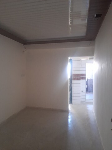 Room in 1 BHK Apartment at Khar West – for Rent
