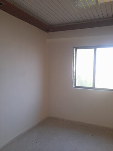 Room in 1 BHK Apartment at Khar West – for Rent