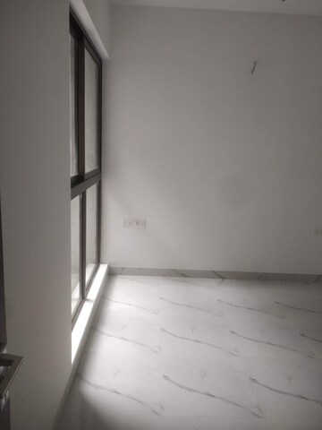 Room in 2 BHK Apartment at Raymond Ten X Era, Pokhran Road No 1 – for Rent