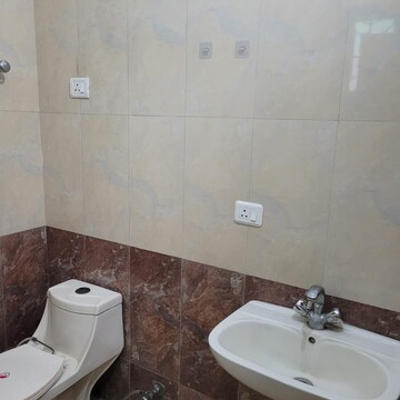 Bathroom in 2.5 BHK Builder Floor at Bhavya Apartments Vaishali, Vaishali Sector 4 – for Rent