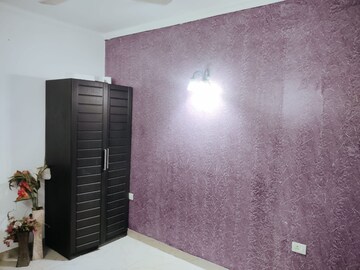 Furnished Amenities in 3 BHK Apartment at Amrapali Sapphire, Sector 45 – for Sale