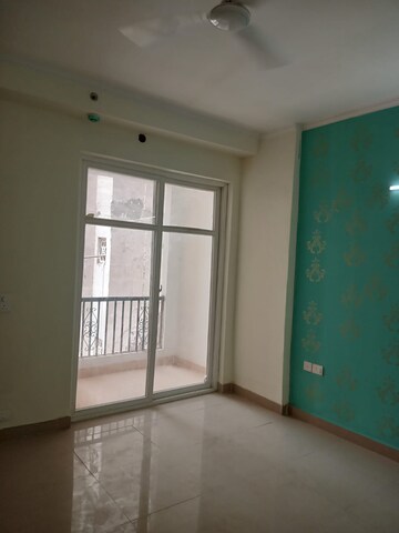 Room in 3 BHK Apartment at Amrapali Sapphire, Sector 45 – for Sale