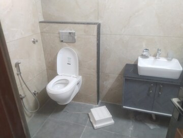 Bathroom in 5 BHK Apartment at Bajaj Nagar – for Rent