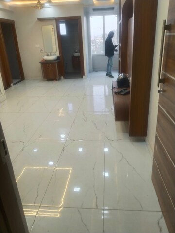Living Room in 5 BHK Apartment at Bajaj Nagar – for Rent