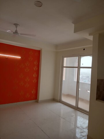 Room in 3.5 BHK Apartment at Amrapali Sapphire, Sector 45 – for Sale